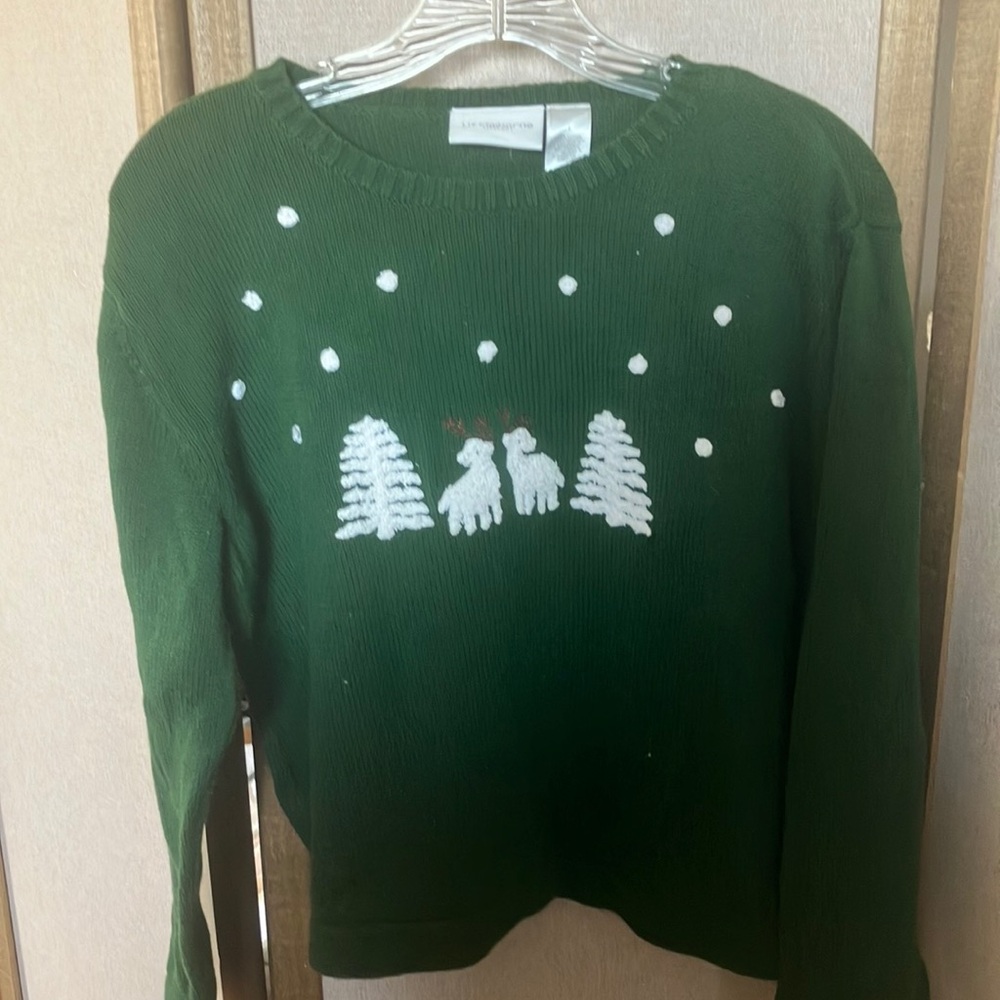 FINAL MARKDOWN Liz Claiborne Green and White Crew Neck Sweater large
